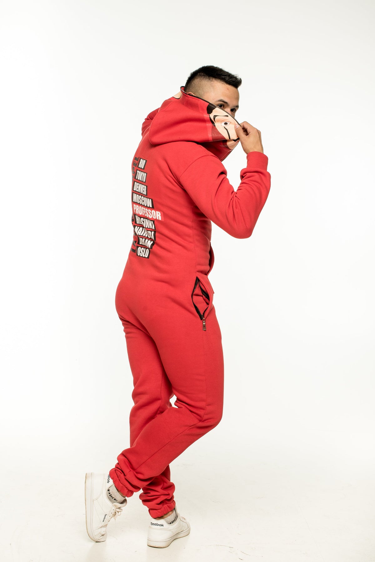 Casa de papel red jumpsuit with hood, side view: moves freely | THE ONE