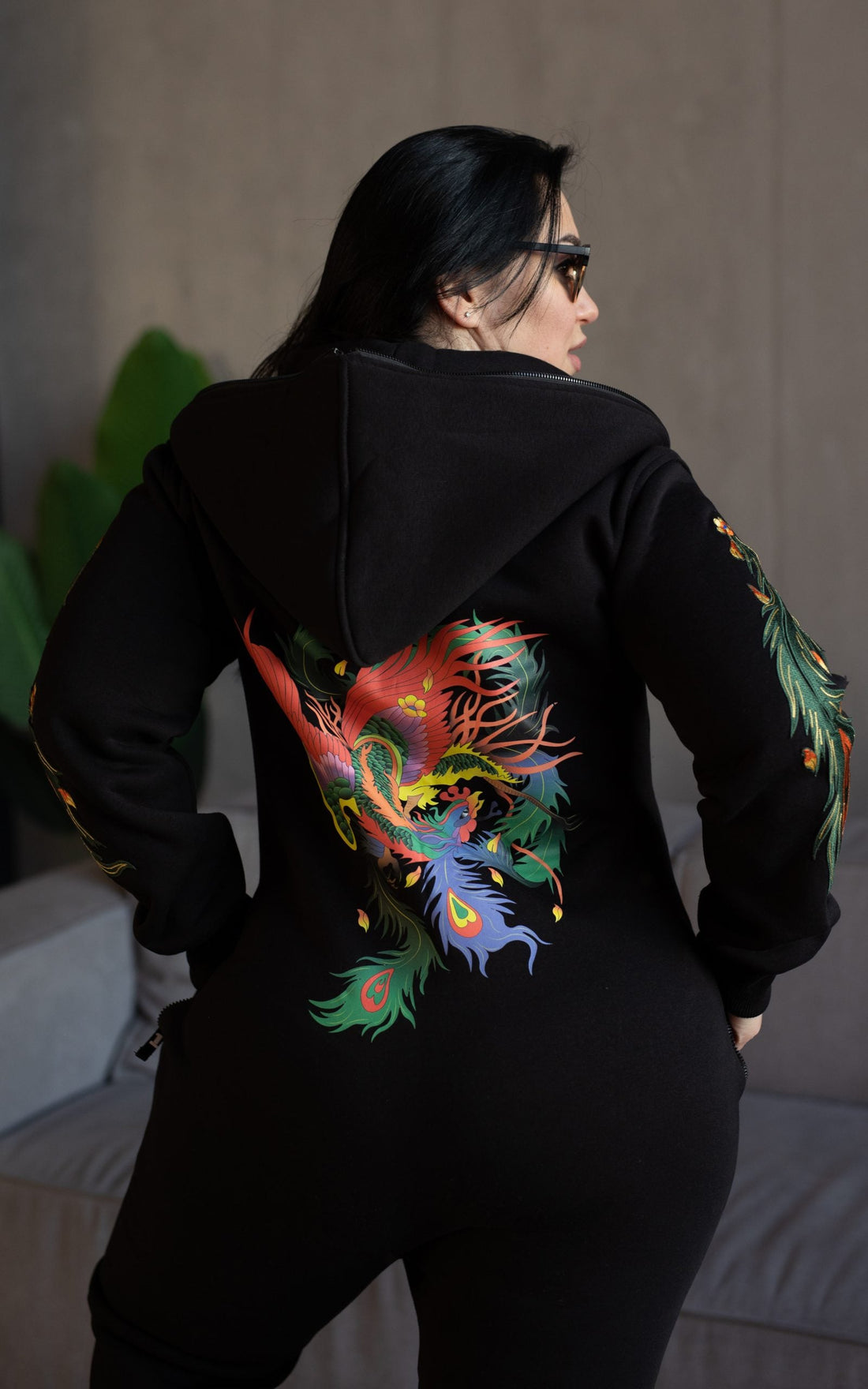 Тёплый комбинезон Firebird чёрный сзади: вышитая жар-птица на спине и капюшон | THE ONE