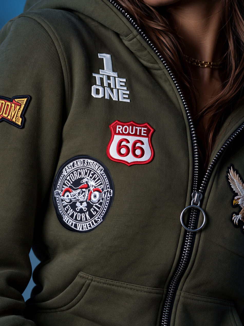 Вишиті нашивки Route 66 і лого THE ONE на грудях комбінезона Harley хакі
