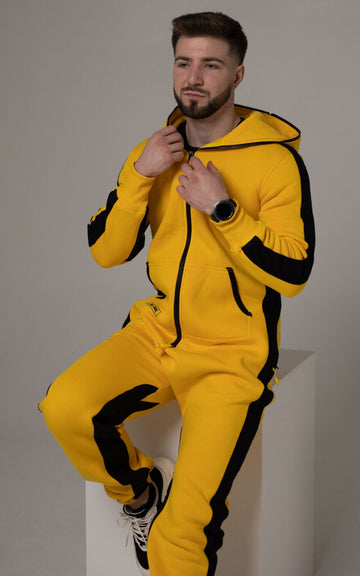 Men's warm jumpsuit Kill Bill yellow with black stripes, sitting: lower back stays covered | THE ONE
