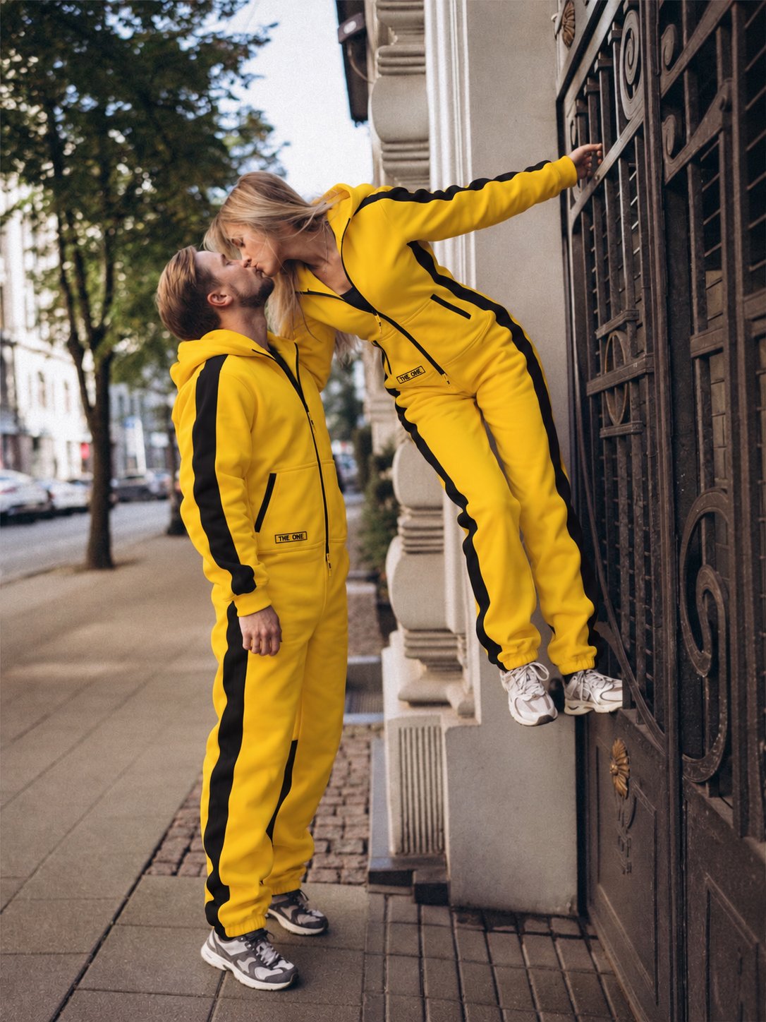 Couple in warm Kill Bill jumpsuits on a city street: family look | THE ONE