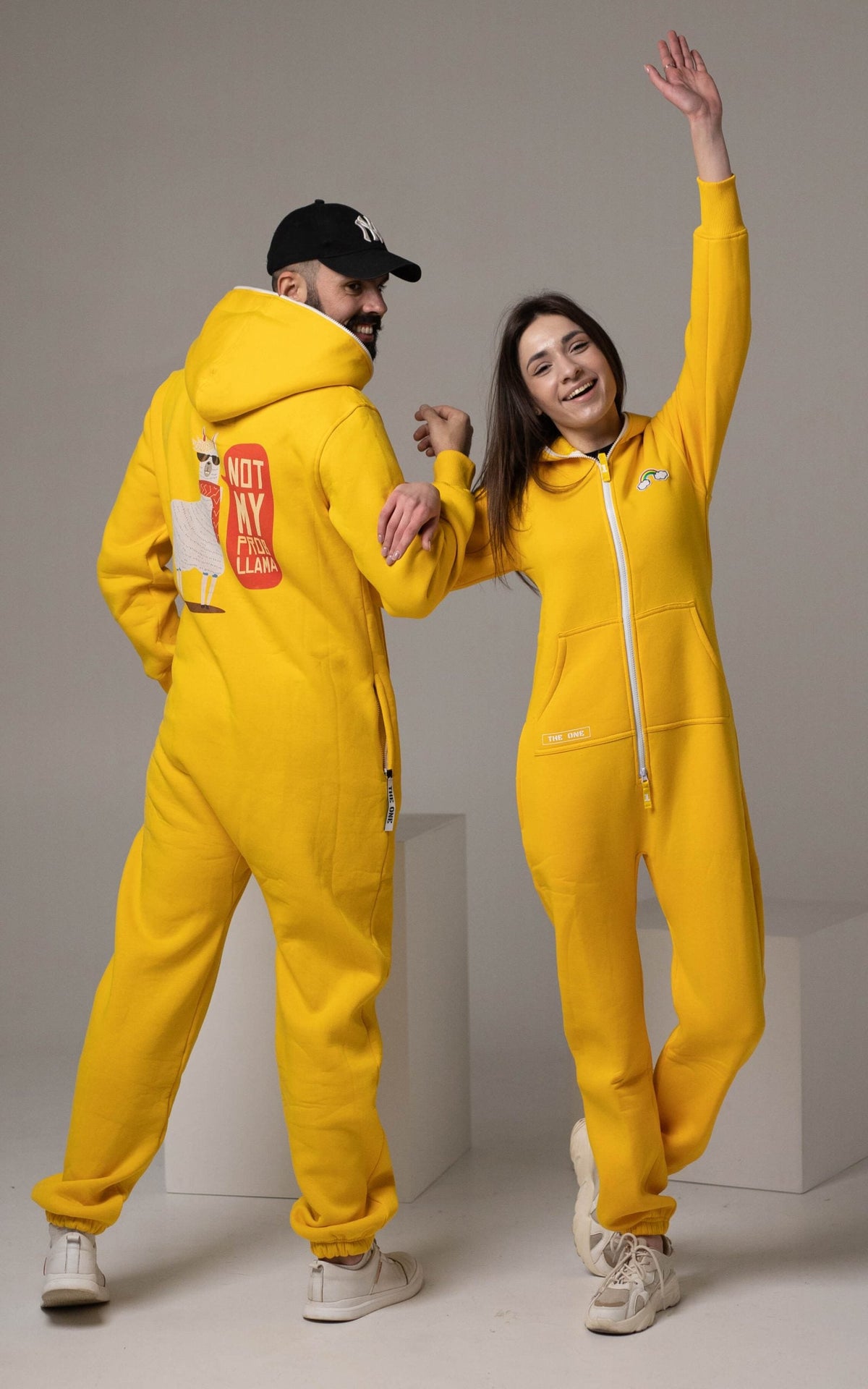 Llama long yellow