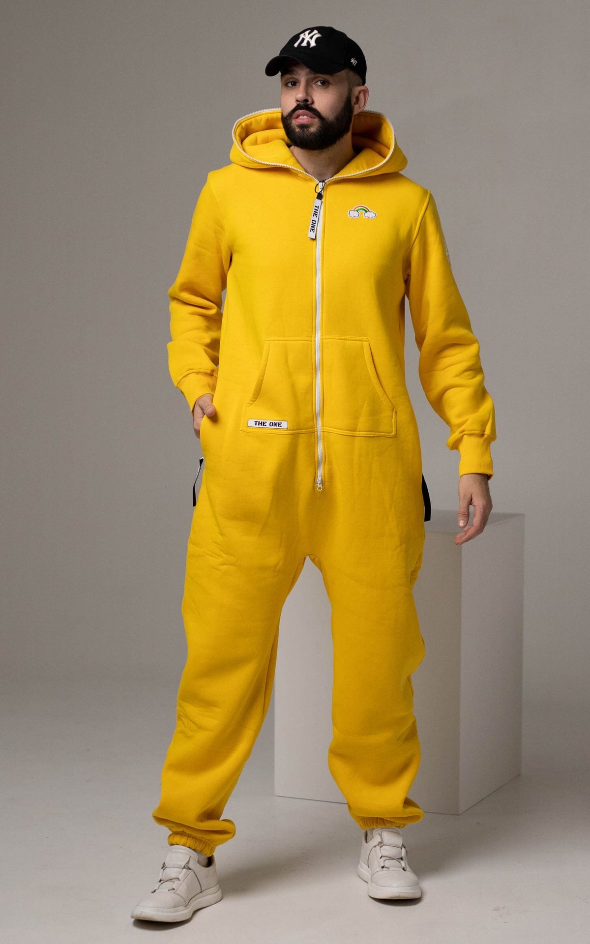Llama long yellow