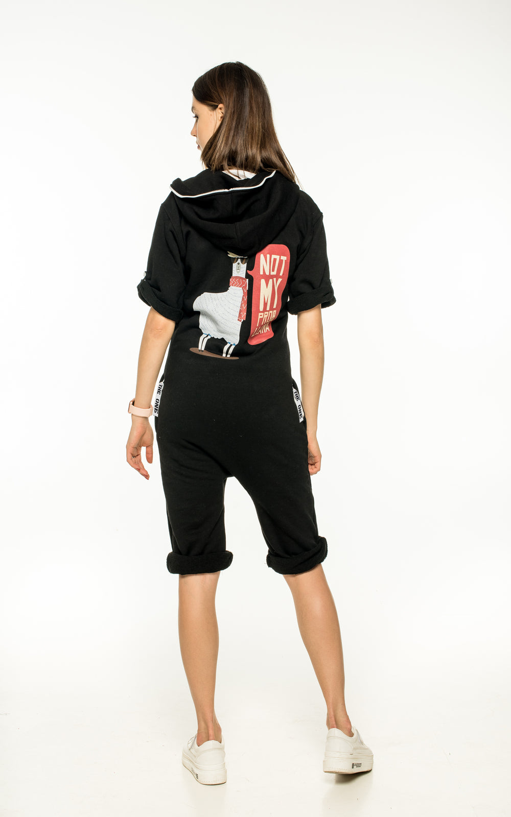 Llama short black