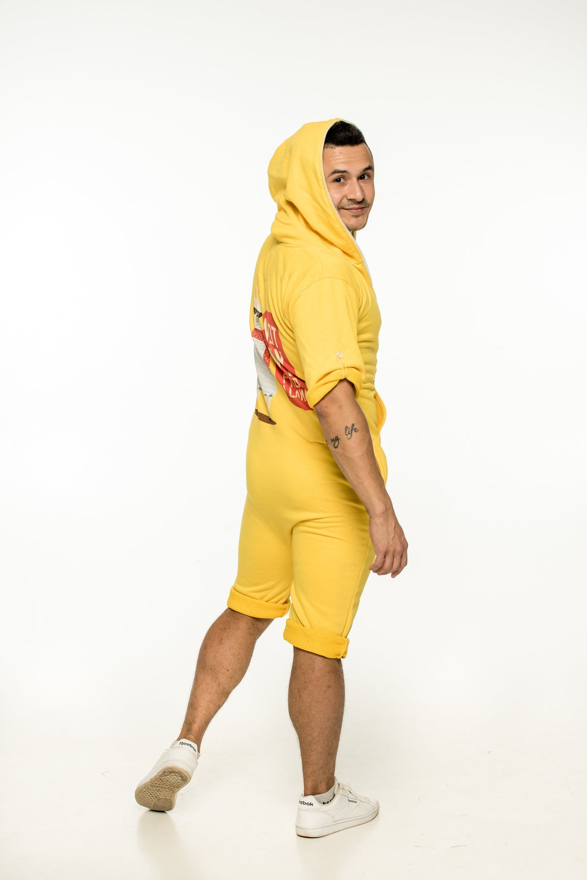 Llama short yellow