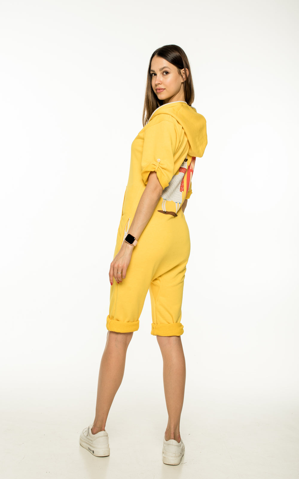 Llama short yellow