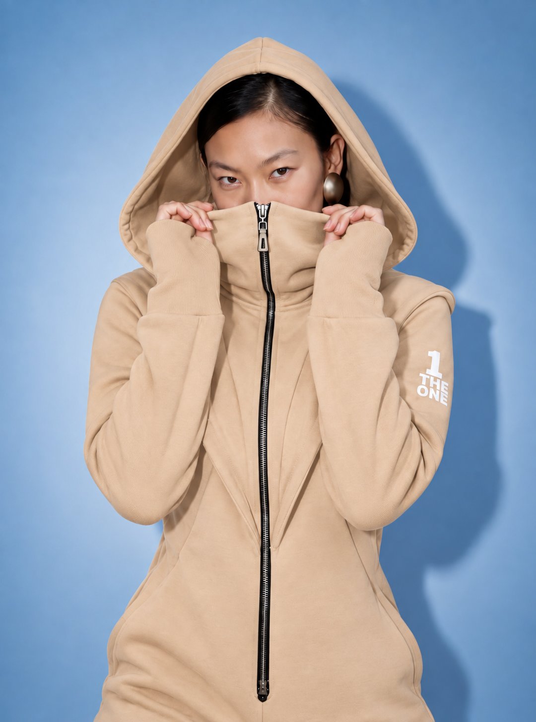 Ninja beige jumpsuit, collar pulled up over the face: warm in the wind | THE ONE