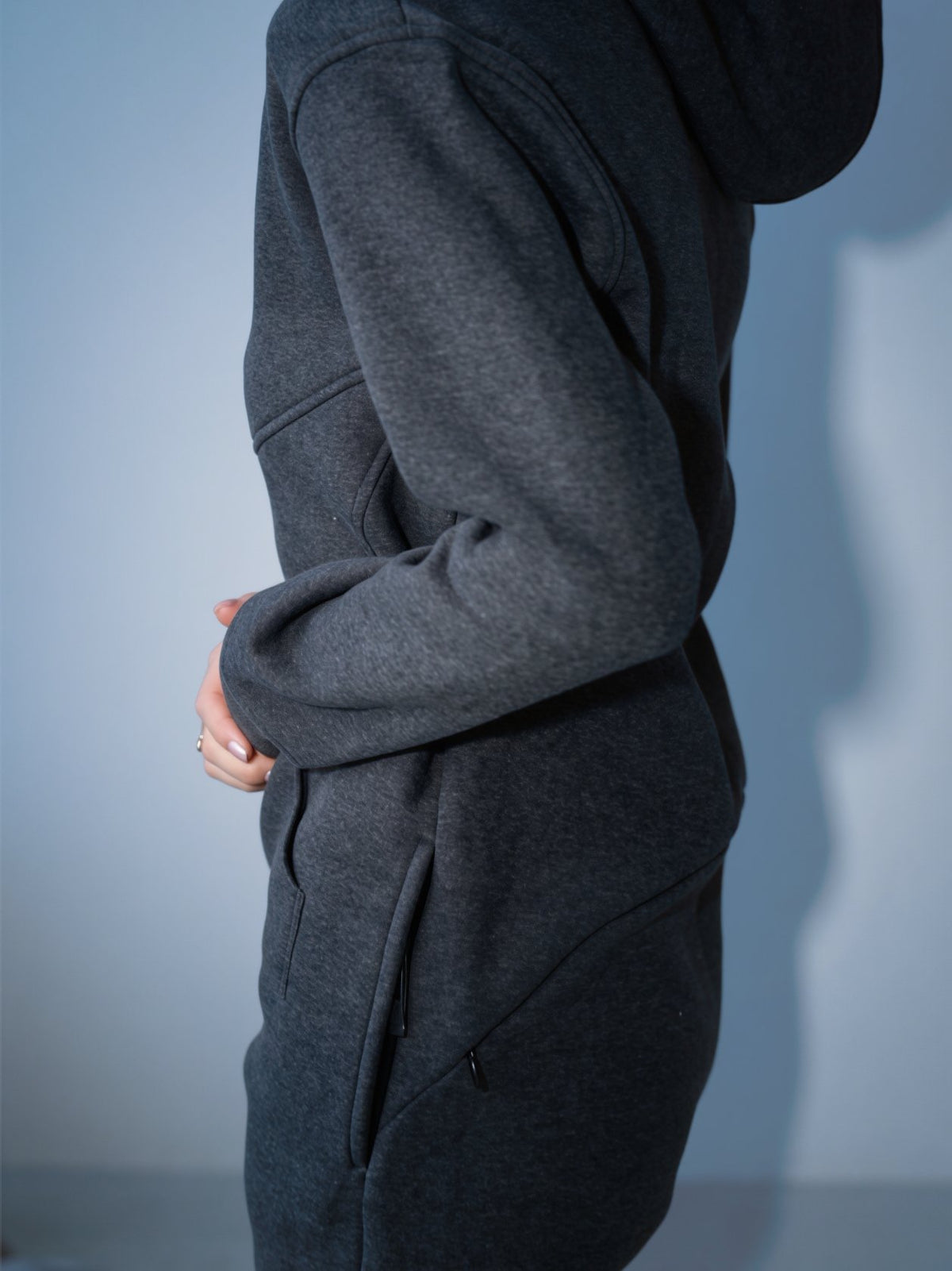 Side pocket on the Original graphite jumpsuit, close-up | THE ONE