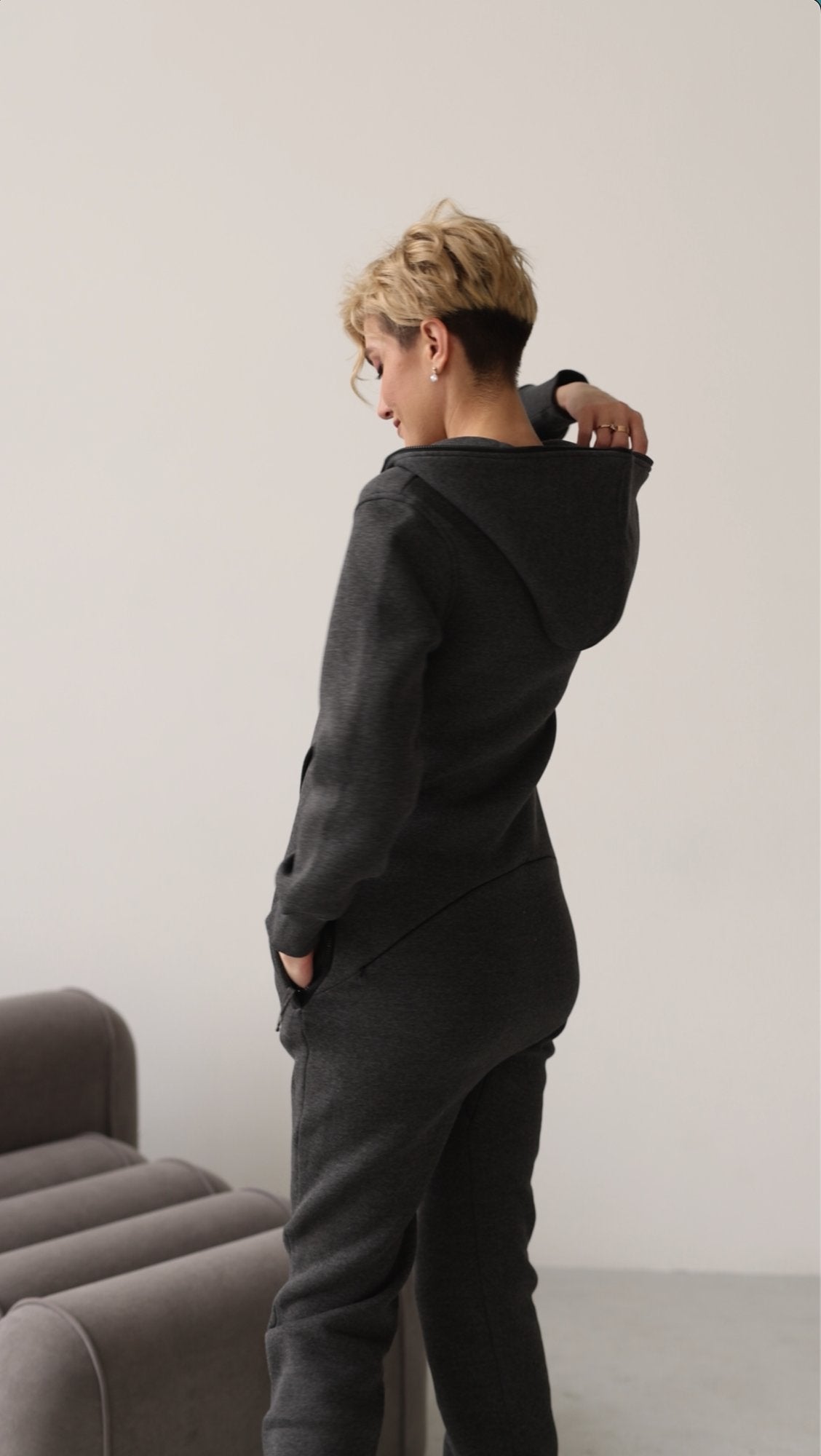 Original graphite jumpsuit, back view: lower back covered | THE ONE