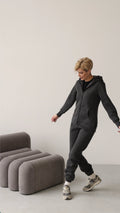 Original graphite jumpsuit, dancing step: nothing restricts | THE ONE