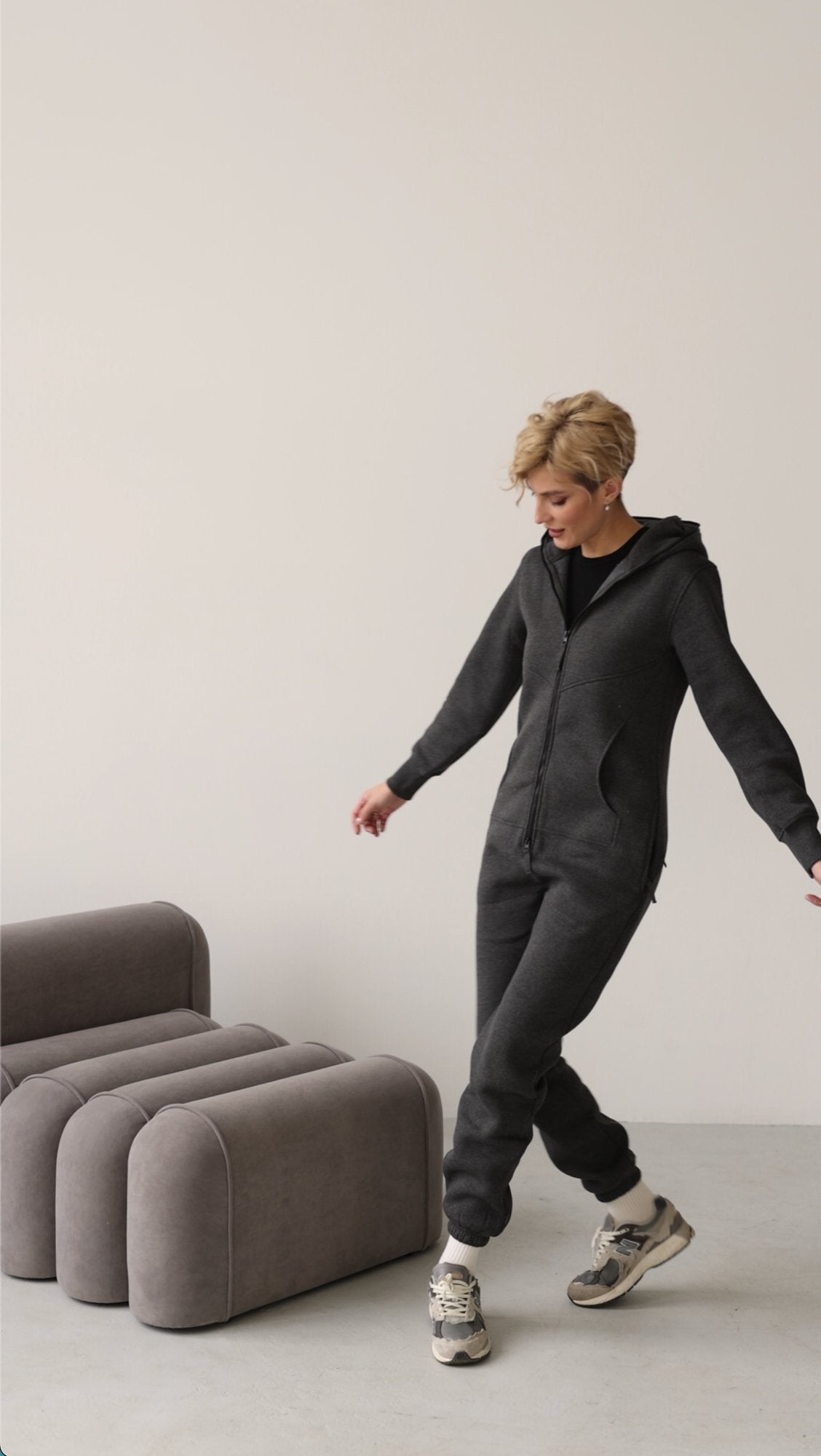 Original graphite jumpsuit, dancing step: nothing restricts | THE ONE