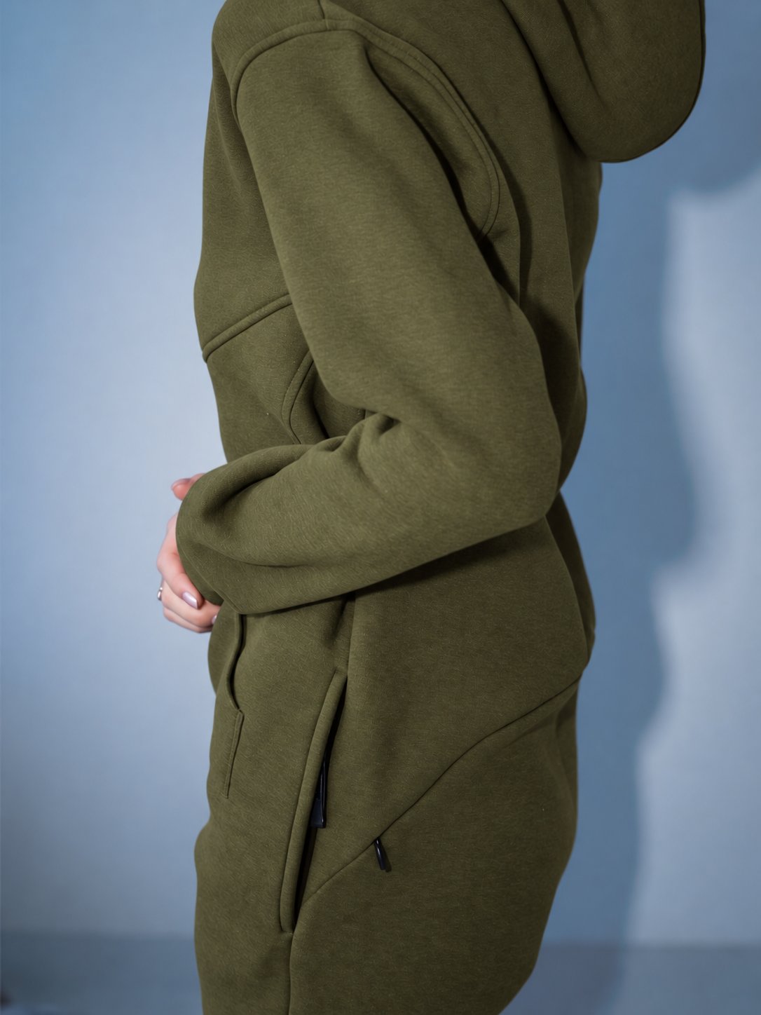 Side pocket on the Original khaki jumpsuit, close-up | THE ONE