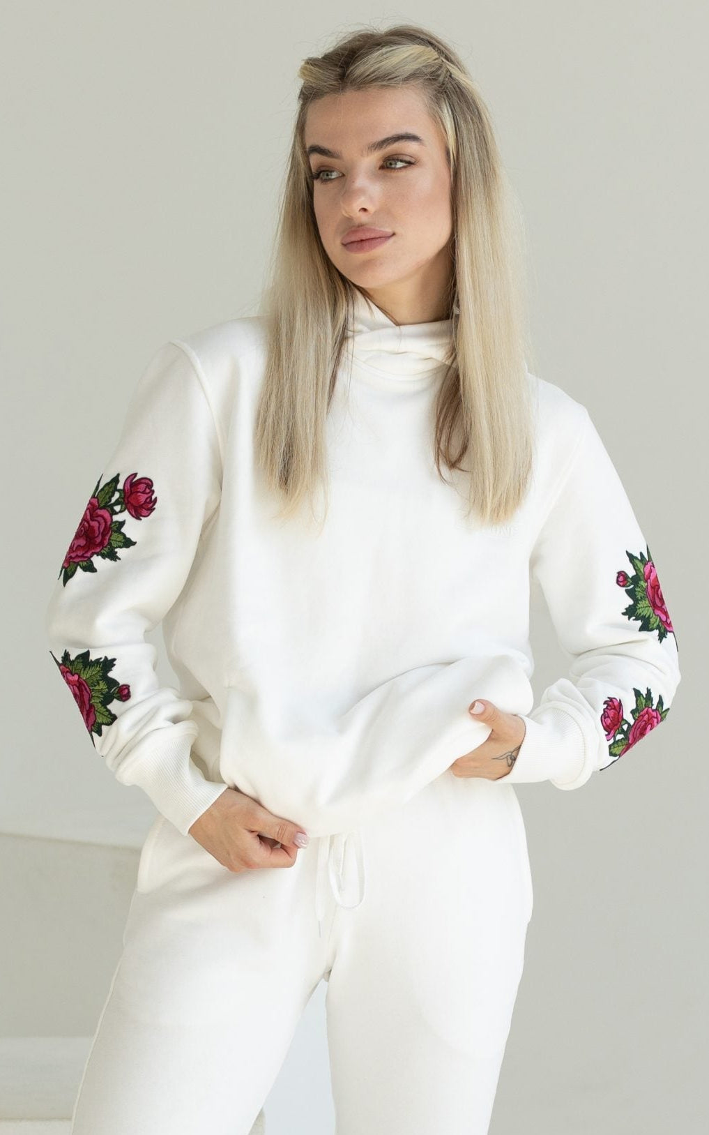 Warm Hoodie Skull and Roses white